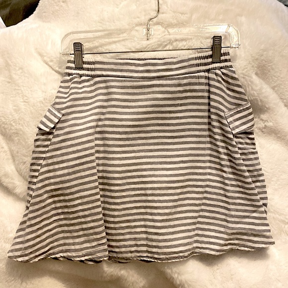 BCBGeneration Pocket Skirt - Picture 2 of 8